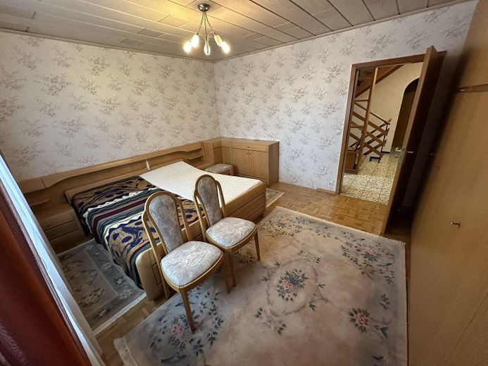 Großzügiges - freistehendes - Einfamilienhaus mit Garten - Privatverkauf ohne Maklerprovision – Schlafzimmer (EG)