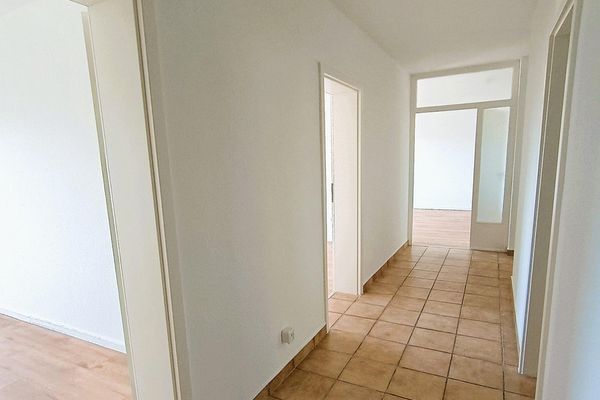 Balkonlu 3 odalı daire (95 m²) - yeni yenilenmiş