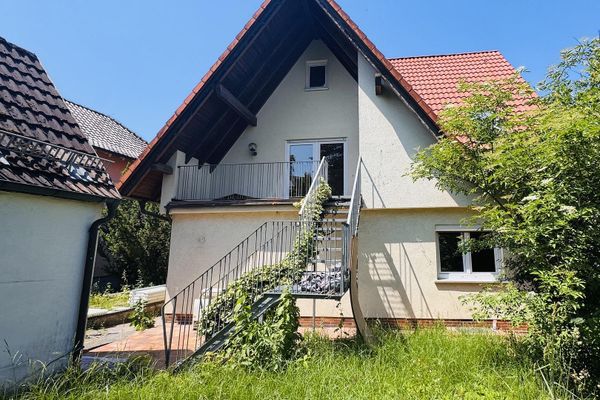 PROVISIONSFREI: renoviertes Zweifamilienhaus in familienfreundlicher Lage Coburg-Scheuerfeld.