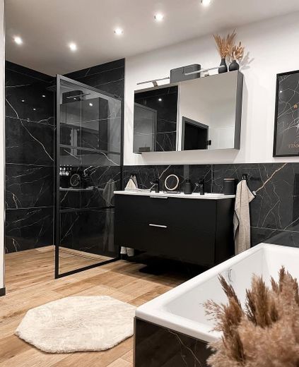 Modernisiertes Reihenendhaus in unverbaubarer Feldrandlage – provisionsfrei – Badezimmer