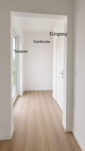 Exklusiv sanierte 3-Zimmer-Küche-Bad-Wohnung mit großer Terrasse, und hochwertiger Ausstattung – Eingang Terasse