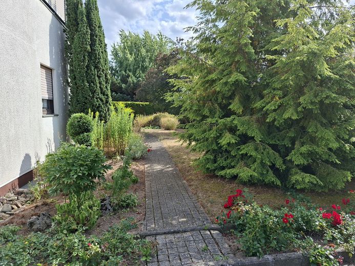Sehr gepflegtes Zweifamilienwohnhaus in ruhige Wohnlage mit großem, sonnigem Gartengrundstück – Gartengrundstück