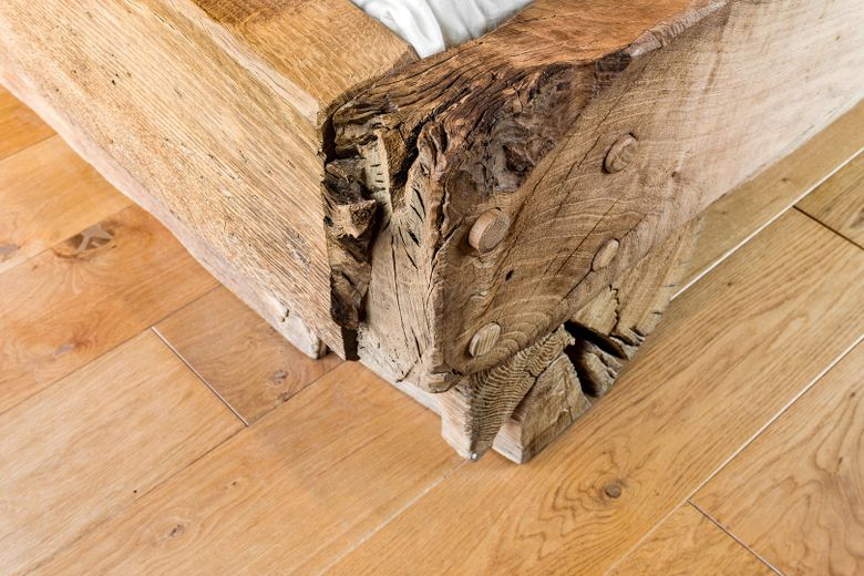 Massivholz-Bett aus Eiche