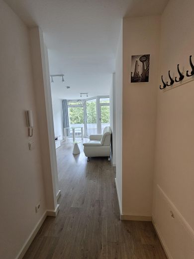 Schöner Wohnen, provisionsfreie/möblierte 1,5 Z-Whg.,2.OG, Lift, TG, 10 Min. U3, 5 % Rendite möglich – Blick in die Wohnung