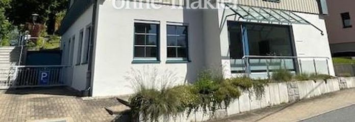 केमनिट्ज़ के पास रहने और काम करने के लिए एक घर बिक्री के लिए।