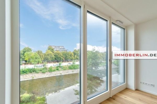 IMMOBERLIN.DE - Wasserblick in Europacity! Neubauwohnung in sehr behaglicher Lage