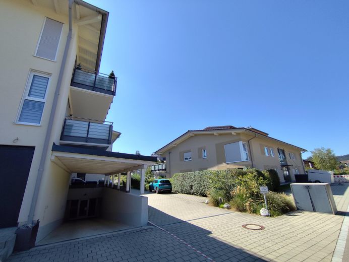 Bez prowizji! Ekskluzywne mieszkanie 2-pokojowe od strony południowej w centrum Bernau a.Chiemsee – Tiefgaragenzufahrt