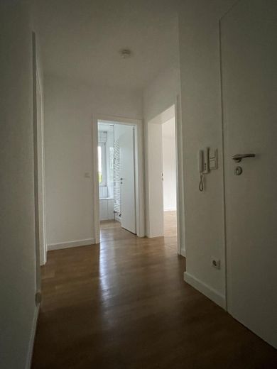 Sanierte 60qm Wohnung mit großen Balkon  in Essen Bergerhausen an Einzelperson mittleren Alters – Flur