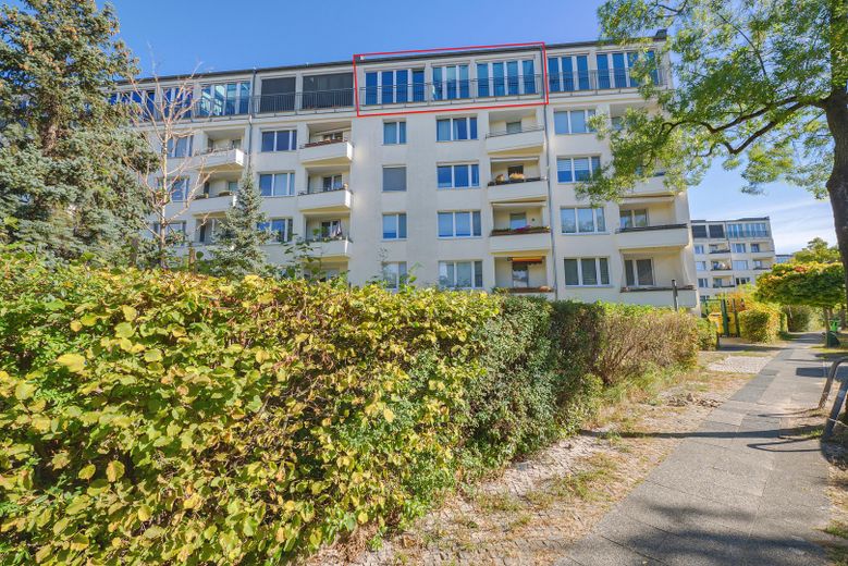 Lichte penthousewoning met 3 kamers in Westend incl. parkeerplaats – Außenansicht mit Markierung