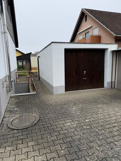 Odnowiony dom jednorodzinny: cud przestrzeni w centralnej i spokojnej lokalizacji – elastyczne możliwości wykorzystania – Garage
