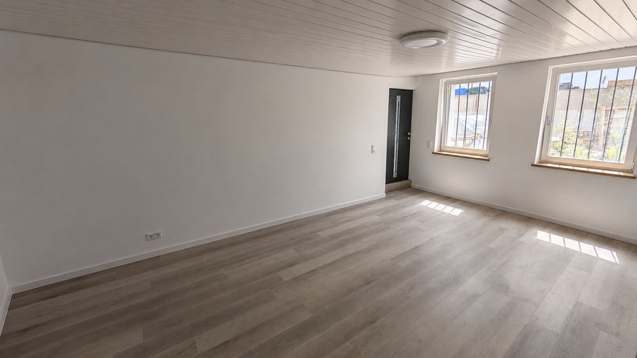 Kernsanierte 2-Zimmer-Wohnung mit großer Wohnküche in Bruchsal-Heidelsheim – Wohn/Schlafbereich