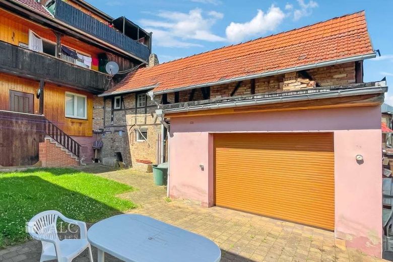 Wohnhaus mit 3 WE + Zimmervermietung – Innenhof m. Garage
