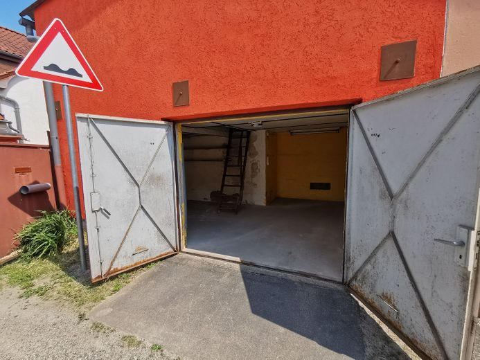 Die „Zwergenvilla“  charmante Haushälfte mit Geschichte und Potenzial – Garage
