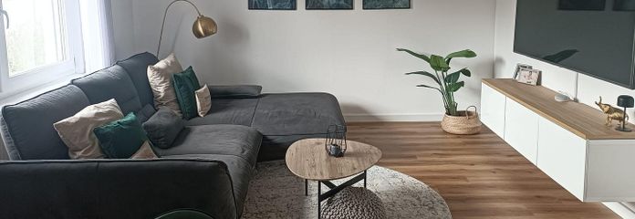 Sonnige 4-Zimmer-Familienwohnung am Feldrand – 2023 top renoviert + DG-Ausbaureserve – Wohnbereich