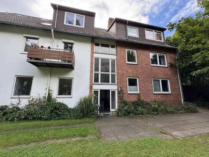 Hamburg: Vollvermietetes Mehrfamilienhaus – 515 m² für 2.815 €/m² – Faktor 28,36 – provisionsfrei – Gebäuderückseite