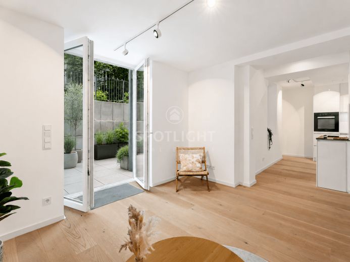 Souterrain ripensato: luminoso appartamento di 3 locali con ampia terrazza esposta a est - – Foto 1