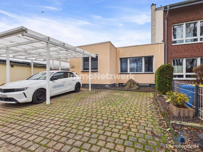 TOPANGEBOT***Bungalow mit großem Grundstück unmittelbar am See***NEU – Hausfront