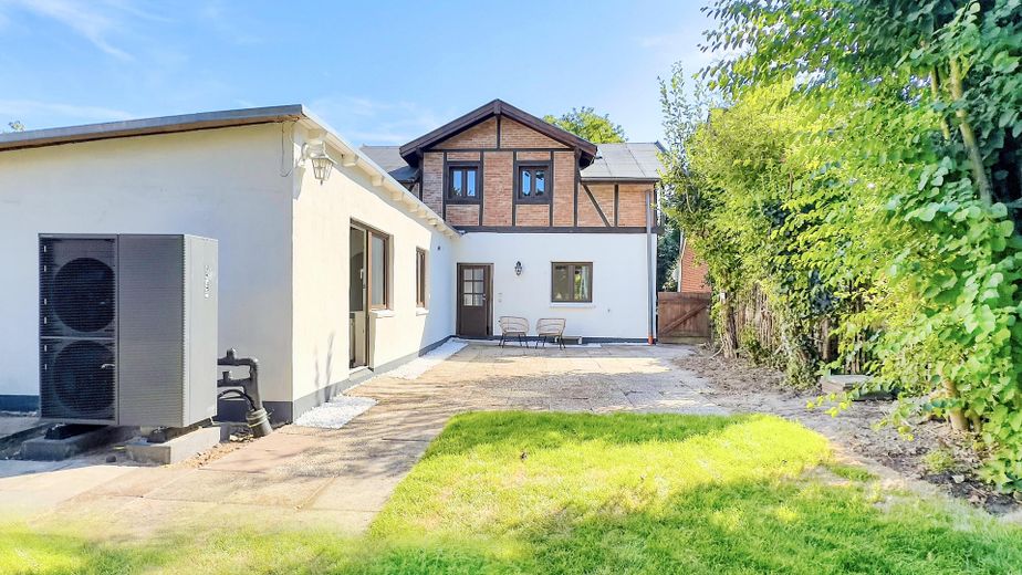 Ahrensburg’deki eviniz: Merkezde, güneşli bahçesiyle – Ansicht Garten und Terrasse