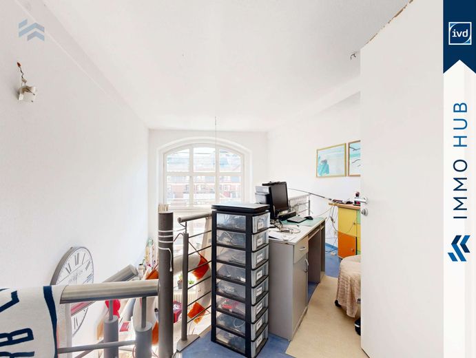 ++ Wohnen mit Blick auf die weiße Elster: 2RW mit Galerie und Loggia ++ – 3015106-ovpfHDdvBBF1dRpuYuPGGa5N-Obere Etage (2).jpg