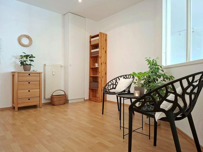 KURPARK-RESIDENZ Appartement en copropriété de 2 pièces, piscine/jacuzzi/sauna inclus dans les charges de copropriété, pompe à chaleur ! 1 place de parking en garage souterrain – Flur - hell und geräumig