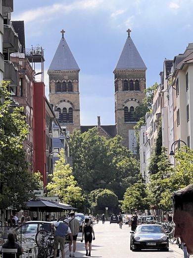 Stylowe mieszkanie w sercu Belgisches Viertel – urok starej kamienicy i radość życia przy Brüsseler Platz – Vorderansicht Brüsseler Platz