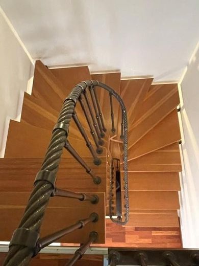 Von Privat an Privat: Außen Understatement – innen exklusiv! – Treppe