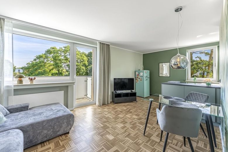 2-Zimmer-Wohnung, v(t)oll möbliert, Pauschalmiete, Düsseldorf Unterbilk – Wohn-/Essbereich