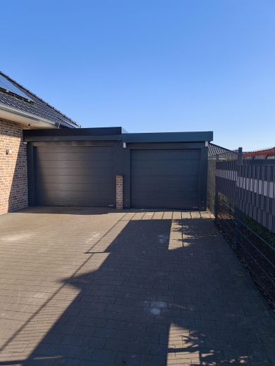 Doppel Car-Port geschlossen
