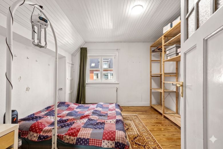 Einfamilienhaus mit Charme in traumhafter Anliegerstraße von Hamburg-Rahlstedt – Zimmer 4 OG virtuell geräumt