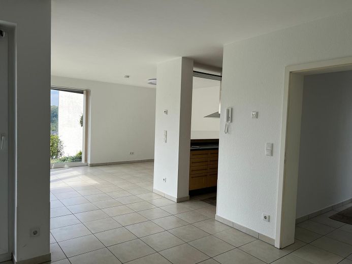 Esclusivo appartamento con terrazza, vista incantevole sul verde, ampie vetrate e garage – Foto 14