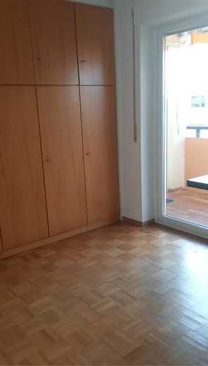3 Zi-Wohnung: Kurze Wege zu U-Bahn, Einkaufen, Grundschule; 80 qm, schön, ruhig, hell, 2 Balkone – kleines Westzimmer mit Loggia