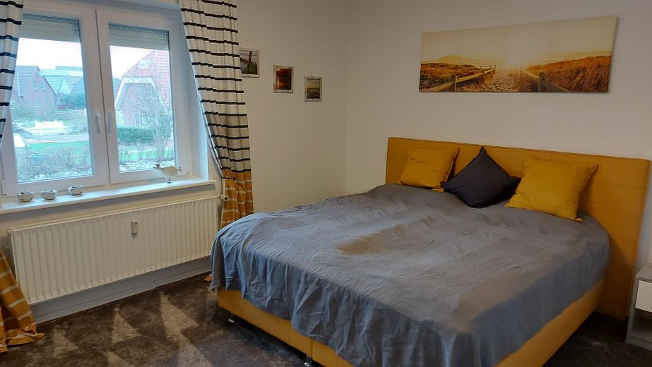 Helle Wohnung mit Balkon direkt am Deich - 2,5 Zimmer, 61qm – Schlafzimmer