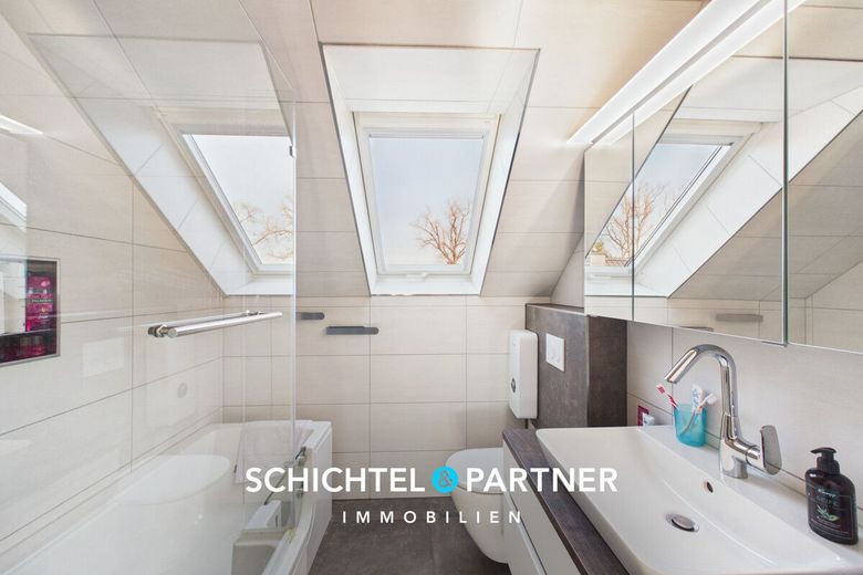 Quelkhorn | Traumhaftes 3-Parteien-Haus auf schönem Grundstück – S&amp;P | Duschbad