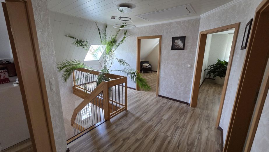 Élégante maison individuelle avec logement indépendant – Flur OG