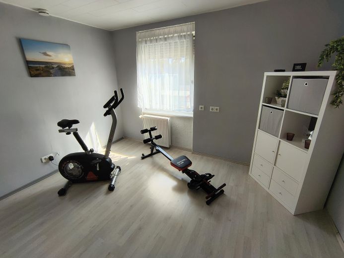 top Haus für zwei Familien, ruhige Lage, super Garten und Pool......Provisionsfrei – Zimmer OG