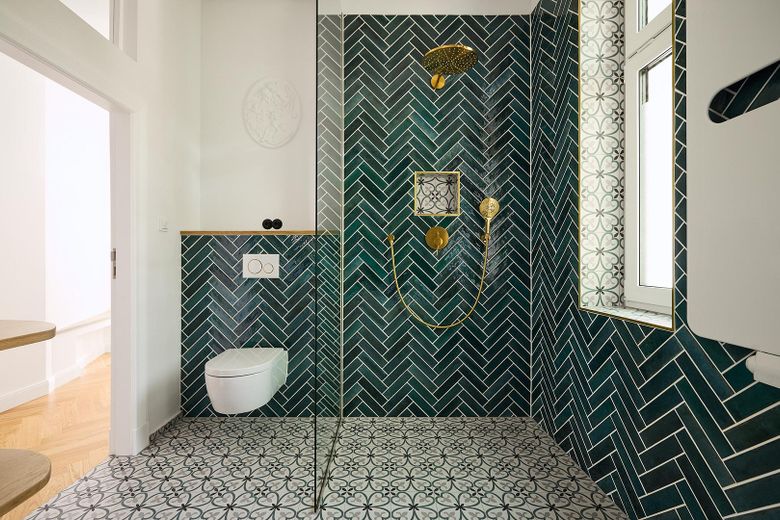 Friedenau: Vivienda antigua de 3 habitaciones para primera ocupación con balcón, ducha y bañera exenta, sin comisión – Bodengleiche Dusche