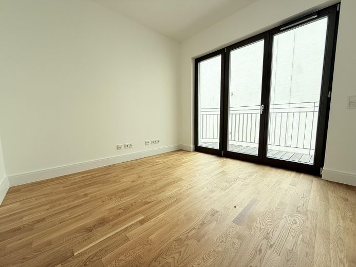 Erstbezug & provisionsfrei! Moderne 3-Zimmer-Wohnung mit 2 Balkonen und Aufzug H9-29 – Schlafzimmer 1