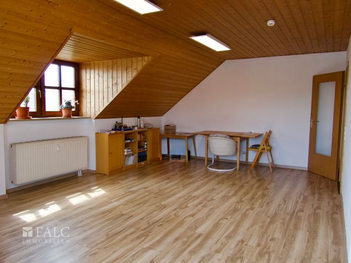 Einfach Mehr: Top gepflegte 2-Zimmer-Wohnung, EBK &amp; TG inklusive. Ruhige Wohnlage in 93333 Neustadt. – Essen-Wohnen