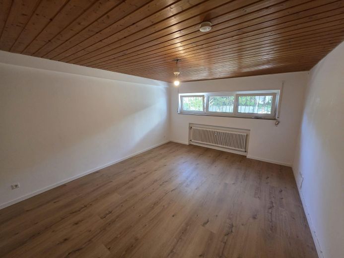 Top 1-Zimmer Wohnung in Best Lage in Zuffenhausen – Wohn-/Schlafzimmer Bild 2