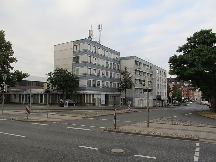 1 Zimmer mit Ladenfenster zum Hinterhof & WC in Kassel Miete oder Mietkauf ab €200 + €222 NK – Eisenschmiede 86 in Kassel