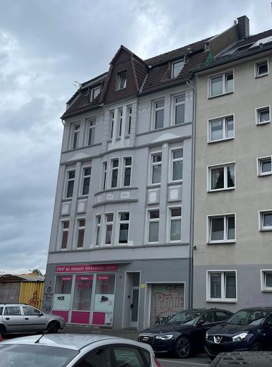 Großzügige 4 Zimmer Wohnung in attraktiver Lage am Dortmunder Hafen – Straßenansicht