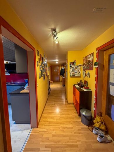 Ruhige 3-Zimmer-Dachgeschosswohnung mit Balkon &amp; Carport - Kapitalanlage mit Potenzial – Flur