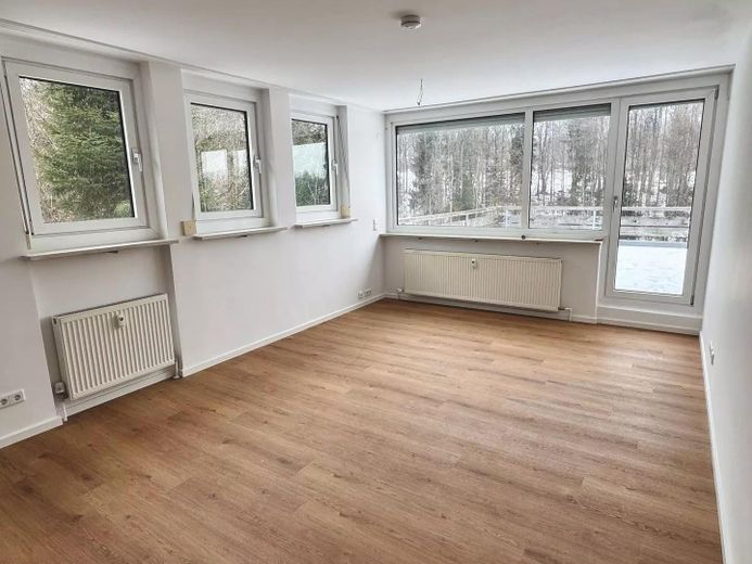 Wymarzone 3-pokojowe mieszkanie z tarasem na dachu w Miesbach – Wohnzimmer