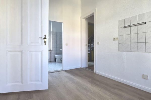 Zwei schöne sanierte 1- Zimmerwohnung im 2 OG / 3OG frei