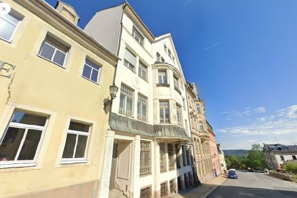 Rappresentativo edificio residenziale e commerciale con fabbricato accessorio ad Annaberg-Buchholz
