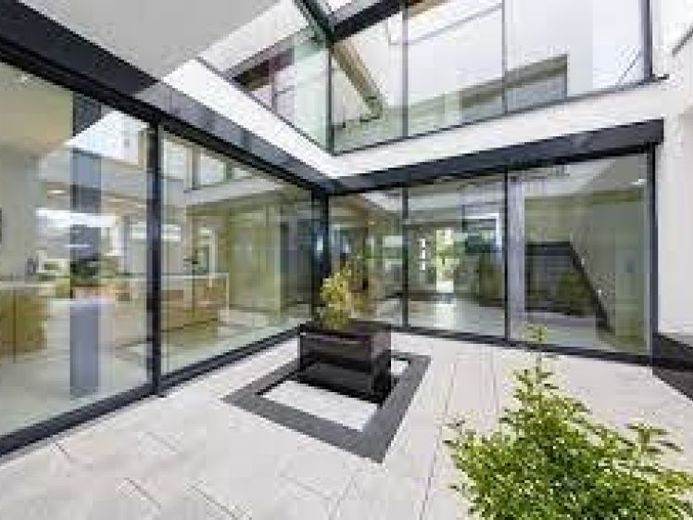 Haus der Extraklasse ist mit viel Glas, und sucht seines Gleichen ! Mit Grundstück berechnet ! – Foto 1