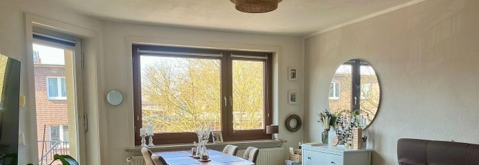 Modernes, helles Wohnzimmer