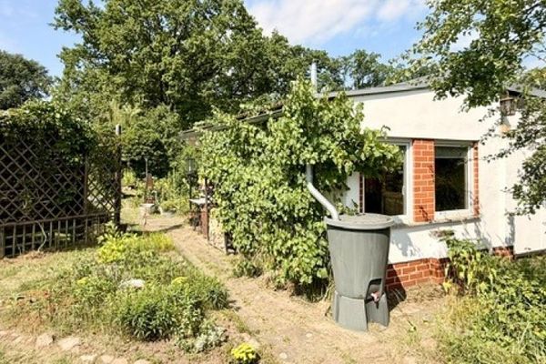 * * Erholung am Waldrand * * Wochenendhaus auf großen Grundstück im Grünen