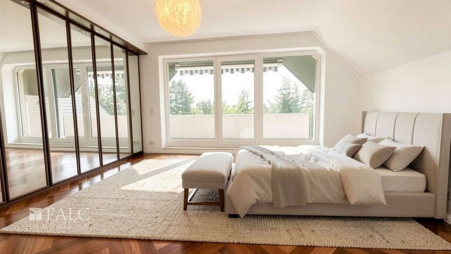 Stilvolle Maisonette-Wohnung mit zwei Balkonen und Kamin in begehrter Lage von Düsseldorf – Schlafzimmer mit Balkon - (KI generiert)