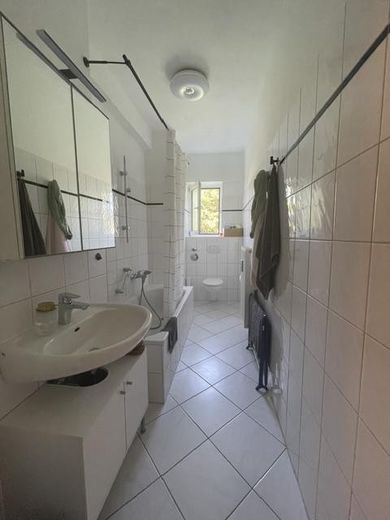 Sehr schöne 3-Zimmerwohnung mit Balkon in Eller! Bad mit Tageslichtfenster – Bad
